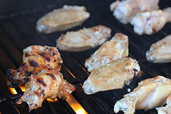 grilling chicken wings