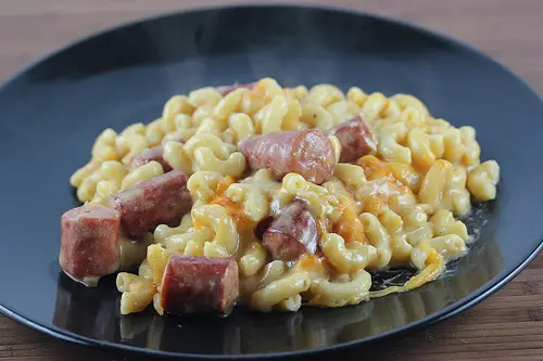 Mac and Cheese with Hot Dogs 