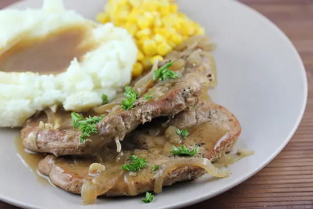 slow cooker smothered pork chops recipe