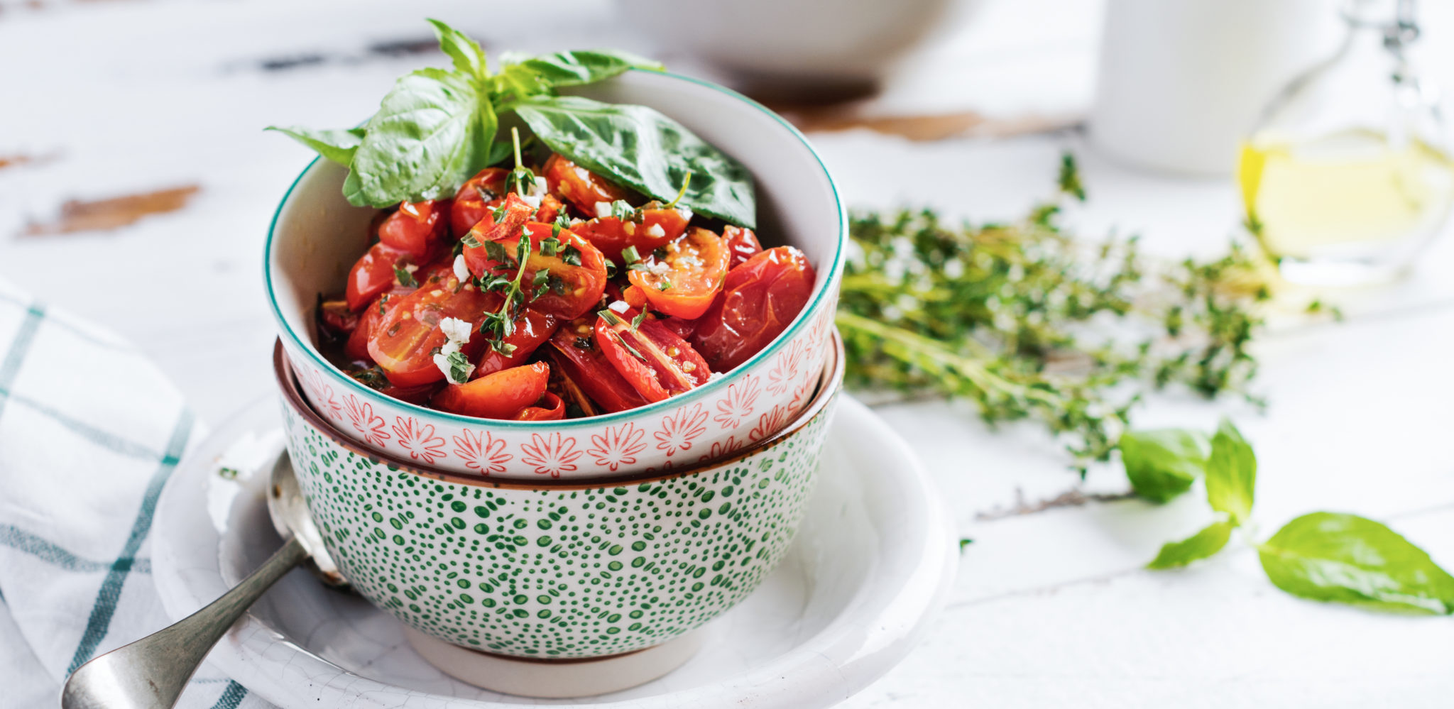 Best Thyme For Cooking Cully S Kitchen   Baked Cherry Tomato With Garlic Thyme Basil Vintage Ceramic Bowls Light Wooden Table Top View 2048x999 