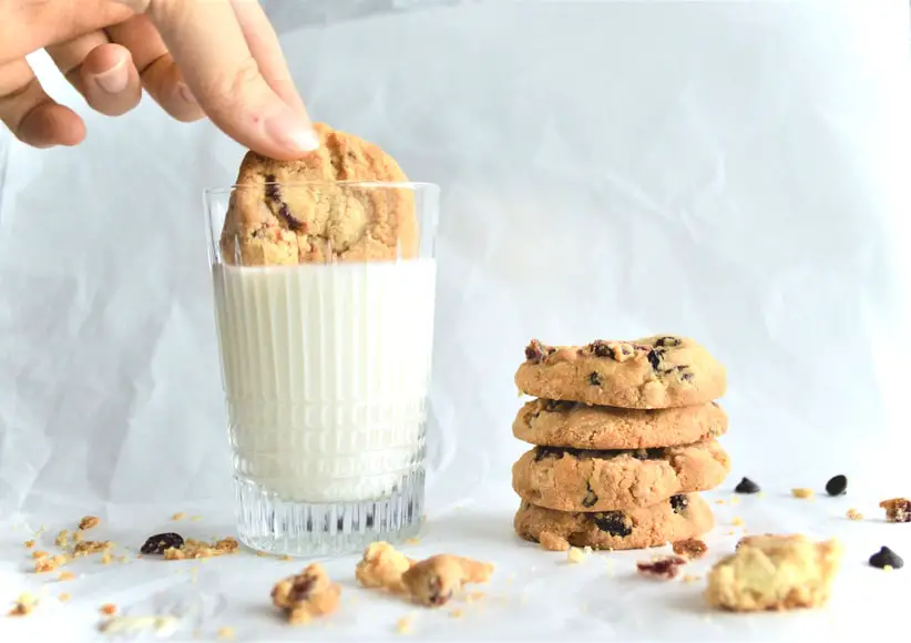 cookie with milk