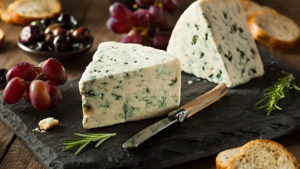 How to Tell if Blue Cheese is Bad? - Cully's Kitchen