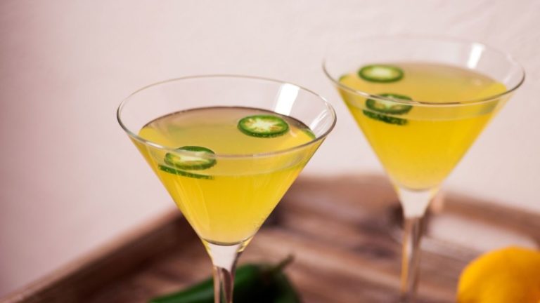 10 Deliciously Fun Mango Cocktails