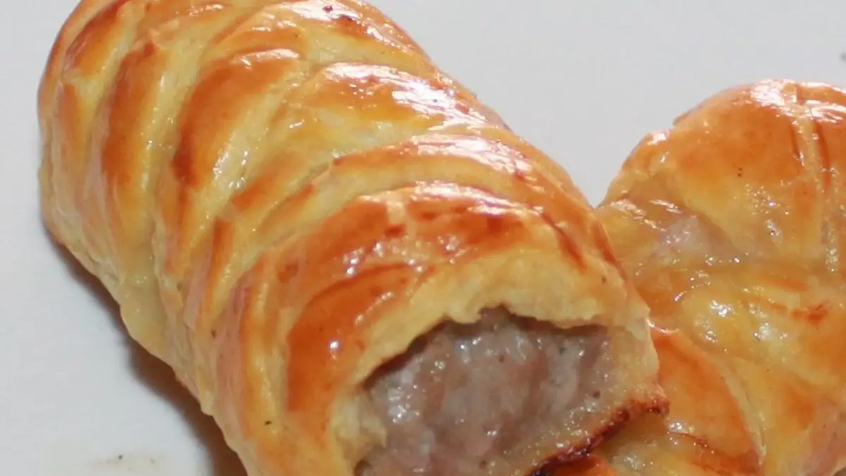 Sausages and Puff Pastry