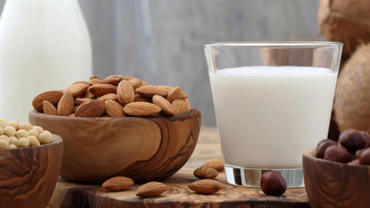 almond milk vs coconut milk 