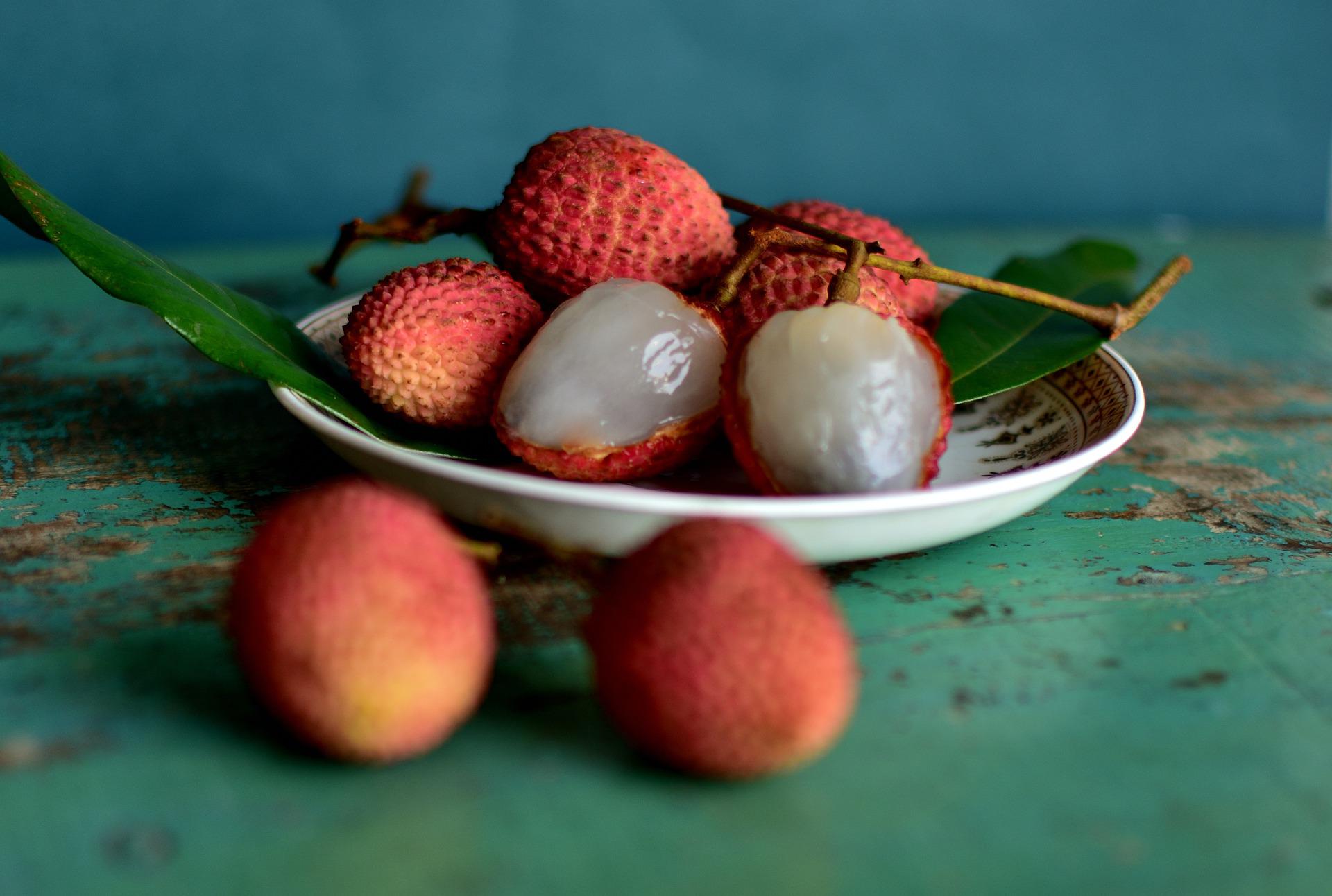 How To Peel And Eat Lychee   Lychee 