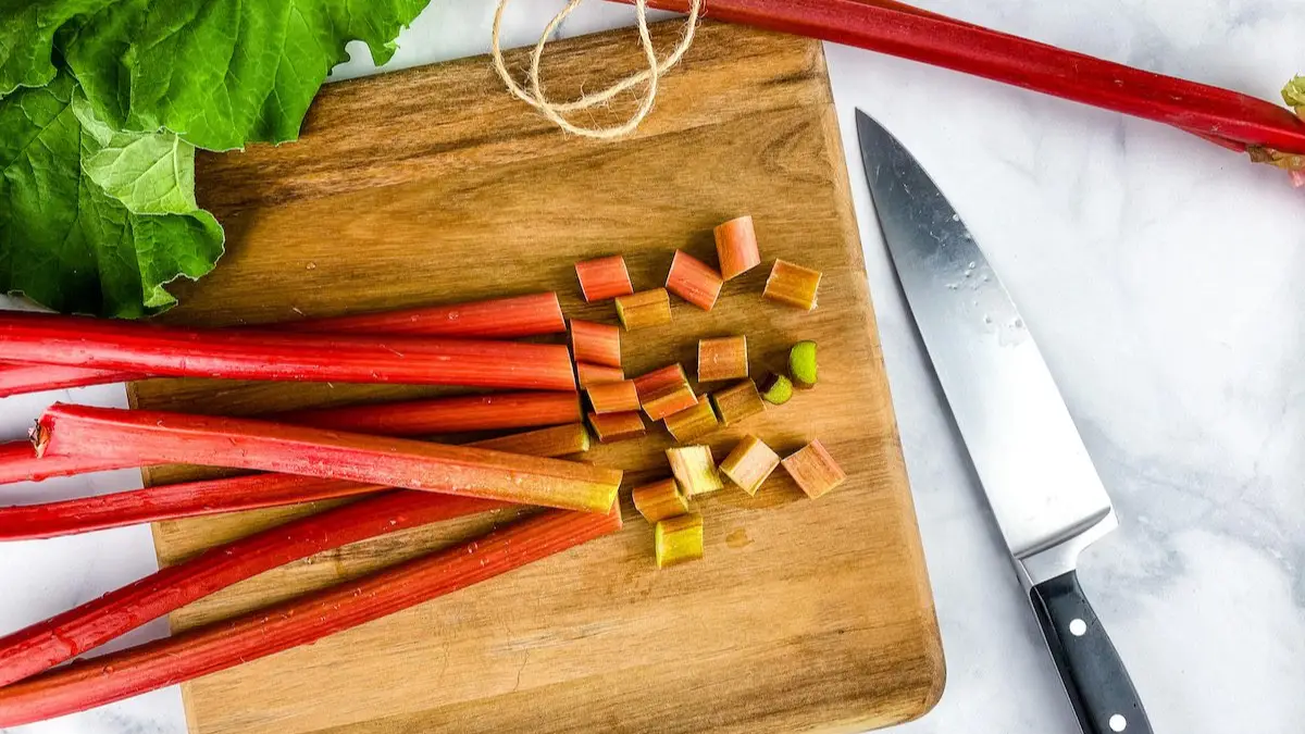 Rhubarb Nutrition Facts - Cully's Kitchen