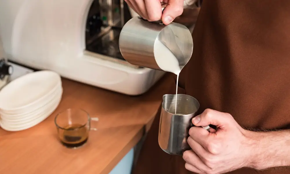 3 Tips on How to Make Steamed Milk (1)