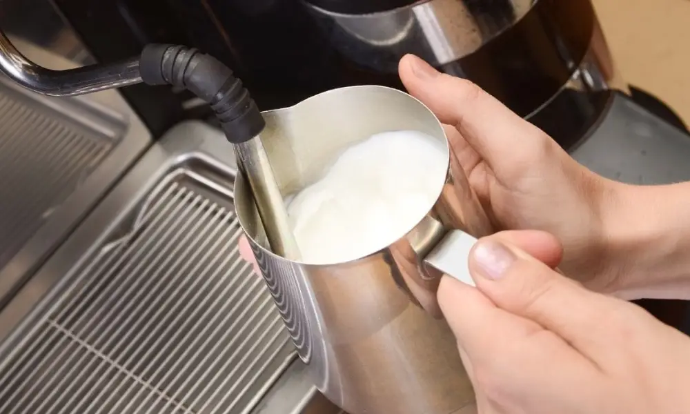 3 Tips on How to Make Steamed Milk