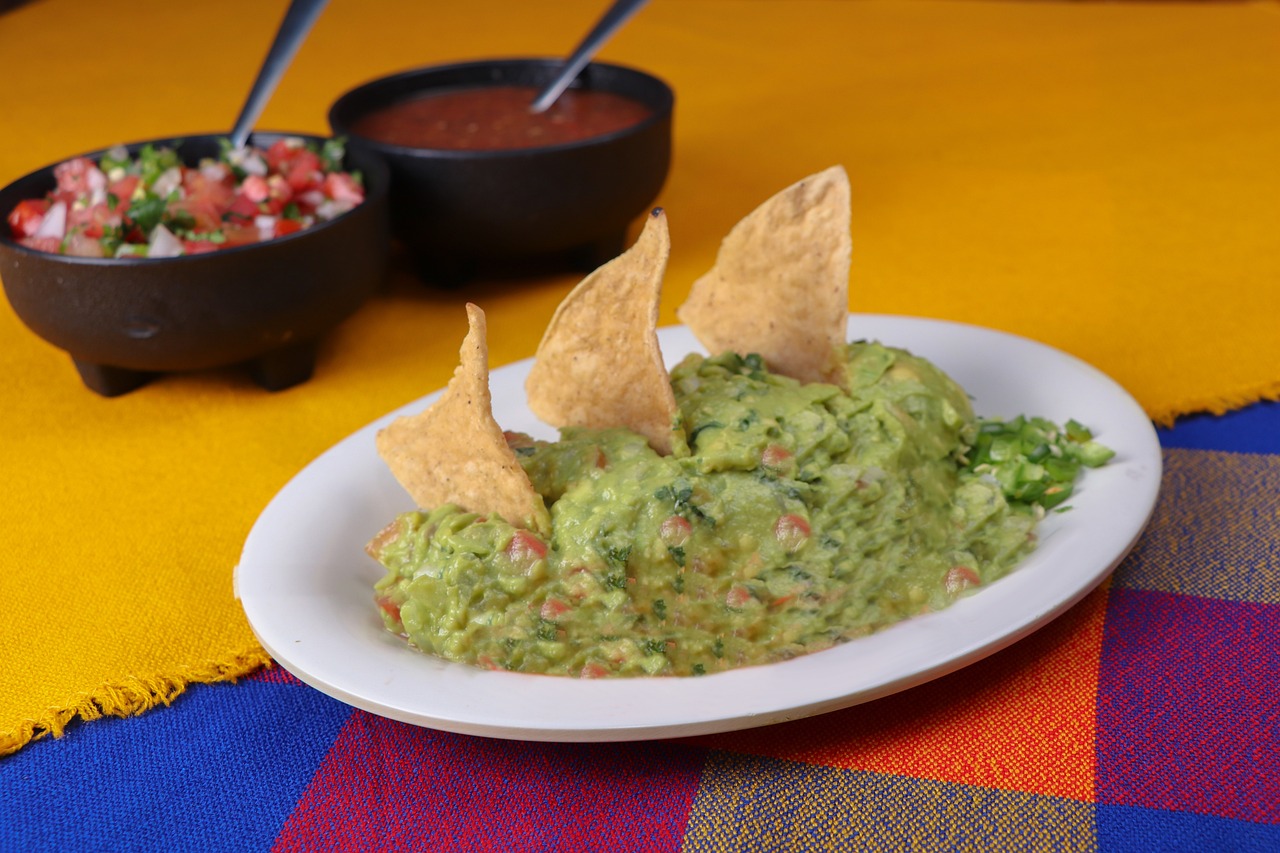 How to Make Spicy Guacamole